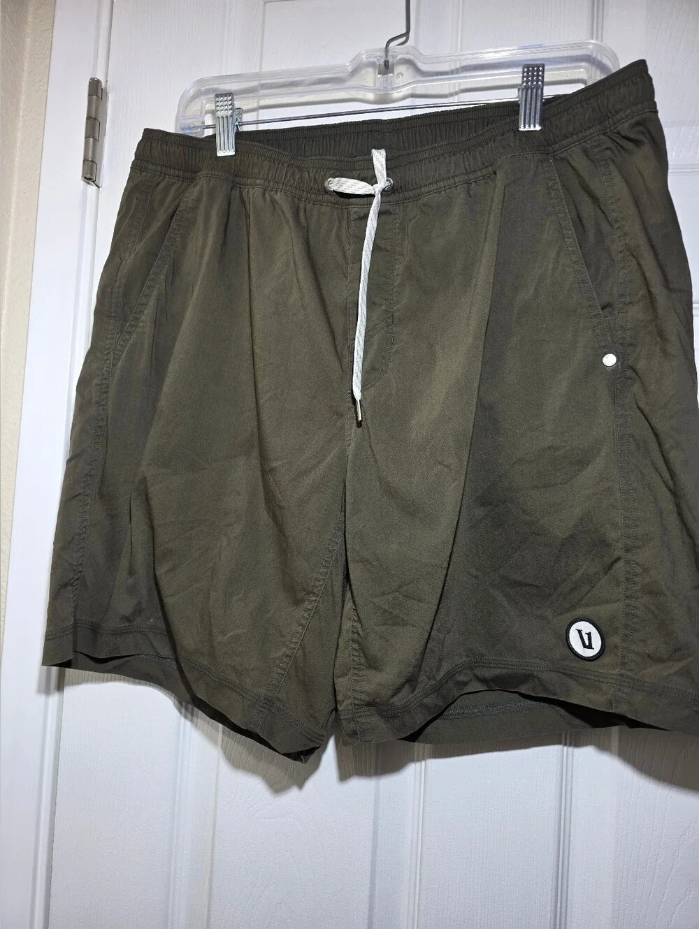 Vuori Men's Banks Hybrid Swim Shorts Olive Green Size L Lined Stretch Pocket